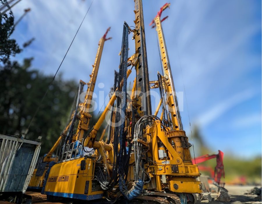 Bauer BG30 V rotary bored piling rig